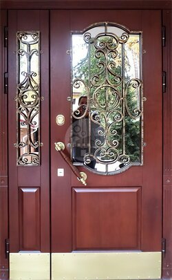 Стальная дверь в дом со стеклом и отбойником, отделка массив дерева-ДВ-768